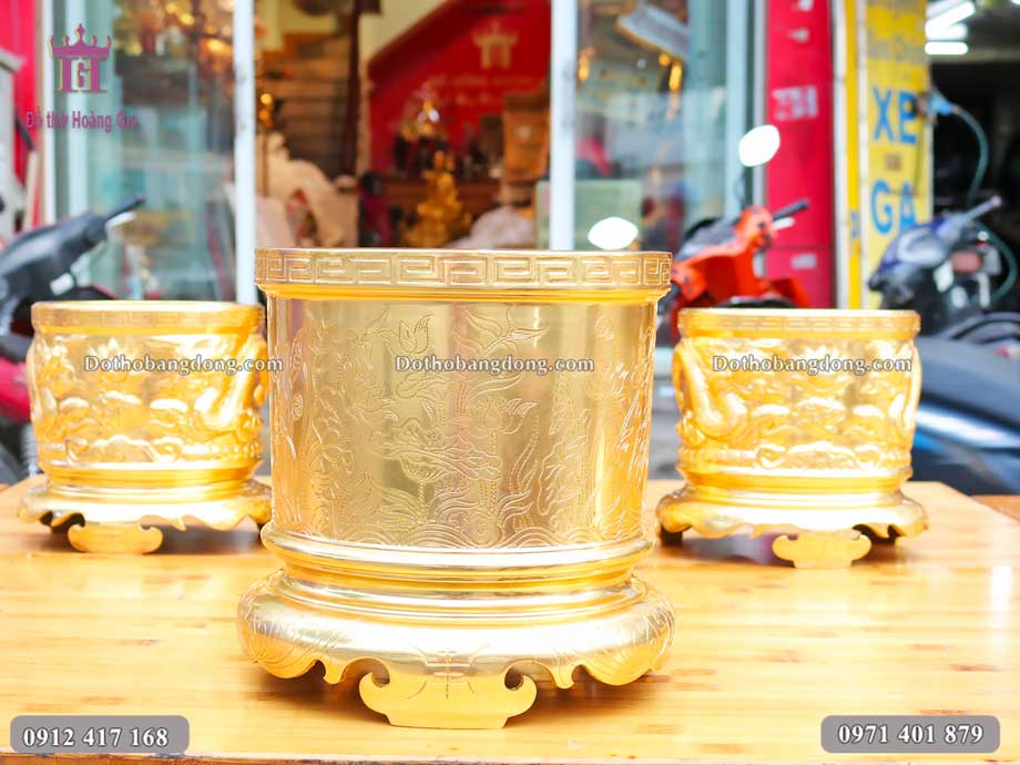 Bát hương bằng đồng mạ vàng 24K là vật phẩm thờ cúng cao cấp nhất tại Hoàng Gia