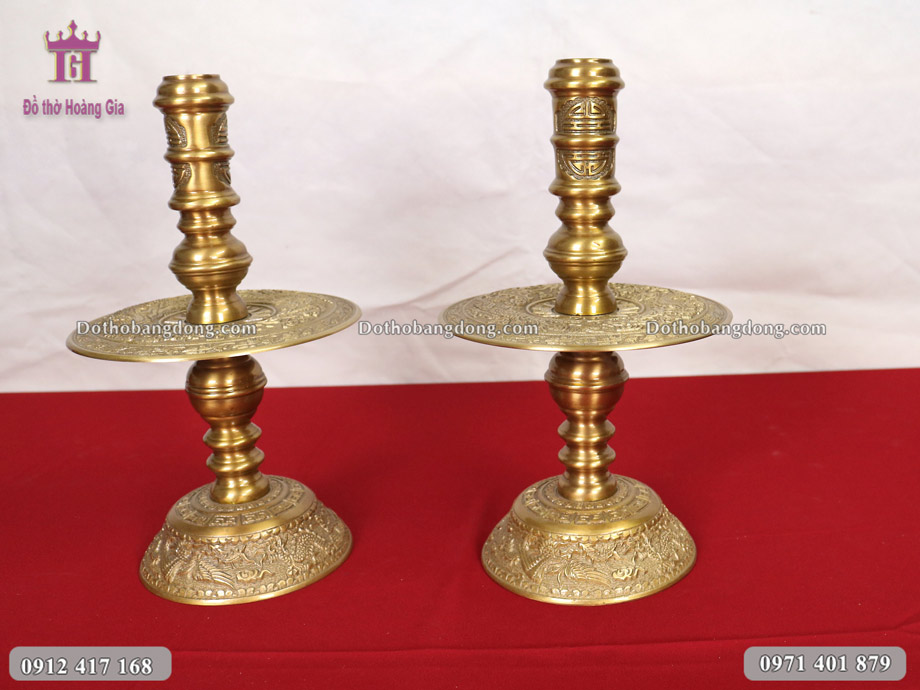 Chân nến thờ bằng đồng vàng có độ bền cao, an tâm sử dụng lâu dài
