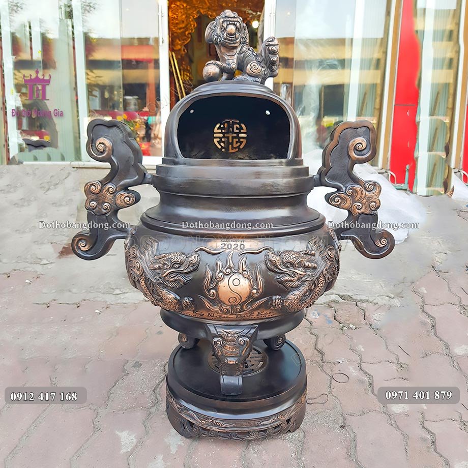 Lư hóa vàng được đúc hoàn toàn từ nguyên liệu đồng đỏ nguyên khối mang độ bền cao