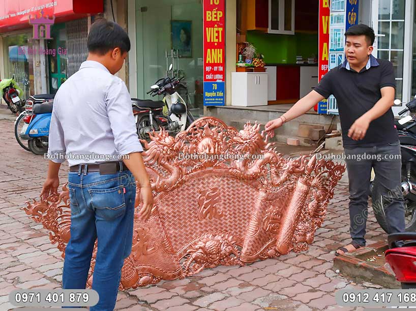 Cuốn thư đức lưu quang bằng đồng đỏ là dòng sản phẩm cao cấp tại Hoàng Gia