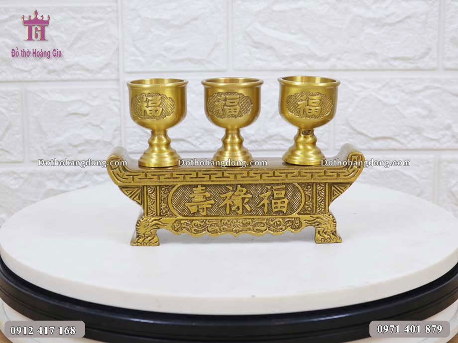 Bộ khay ba chén bằng đồng vàng là vật phẩm thờ cúng cao cấp